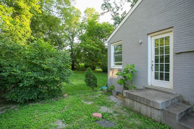 Building Photo - 2129 Crystal Dr