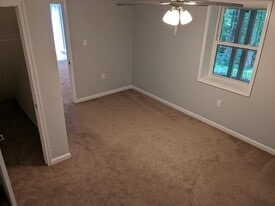 Building Photo - 3613 Brookeside Dr