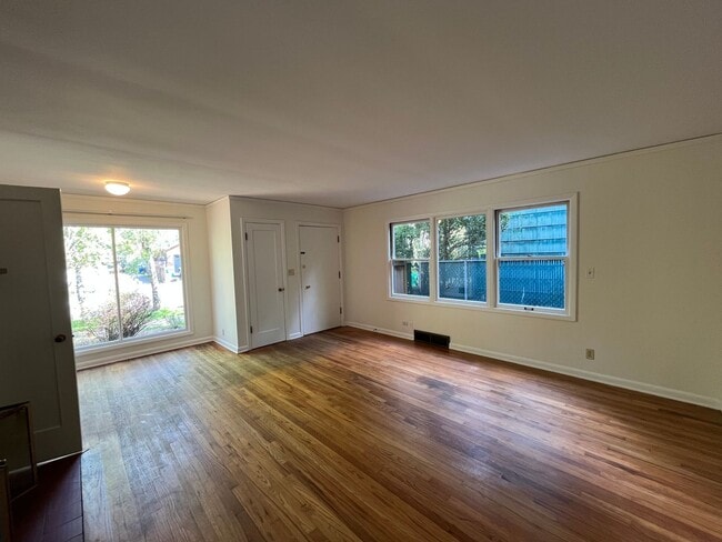 Building Photo - Wonderful 2 Bd 1 Ba home in Woodstock! Covered driveway, Large yard and Shop/Shed !!!