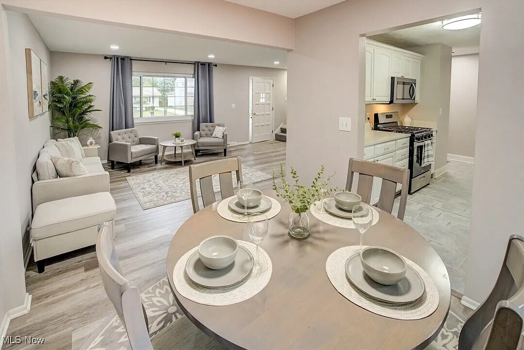 Building Photo - 38109 Poplar Dr