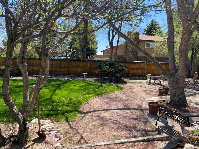 Building Photo - Wonderfully taken care of Tri Level Home w...