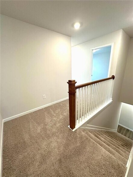 Building Photo - 520 Hayes Ln