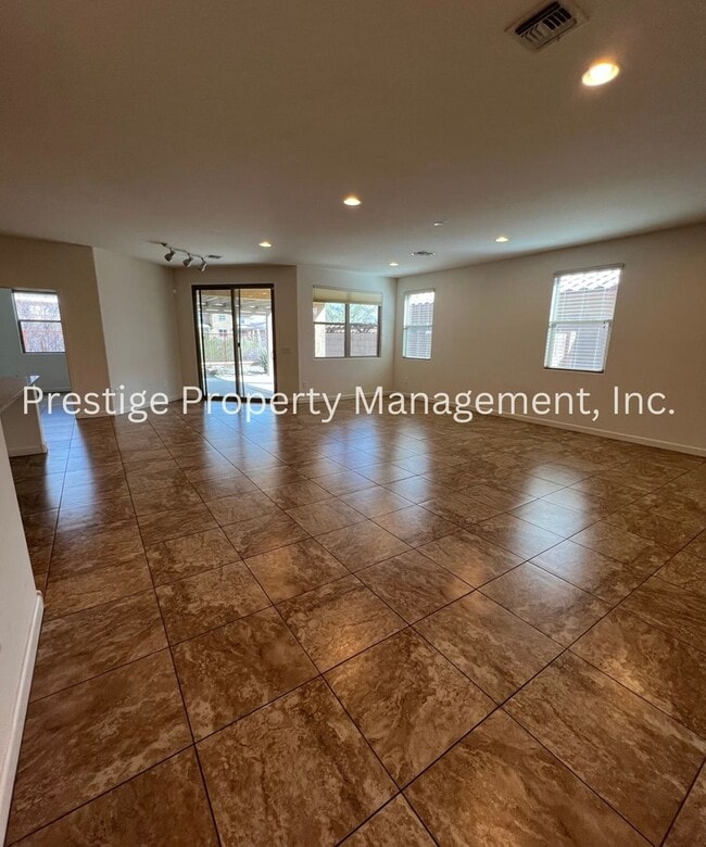 Building Photo - Dont Miss This Spacious Northwest home!!!
