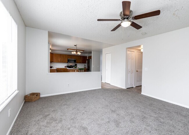 Building Photo - Newly Updated 4 Bed Home Centrally Located