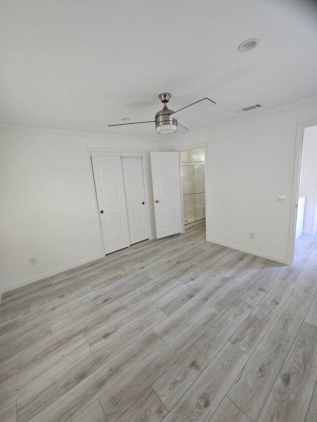 Building Photo - 4900 SE 102nd Pl