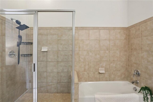 Building Photo - 711 Cosmopolitan Dr NE