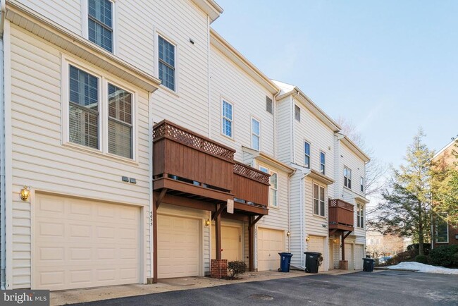 Building Photo - 4655 Lambert Dr