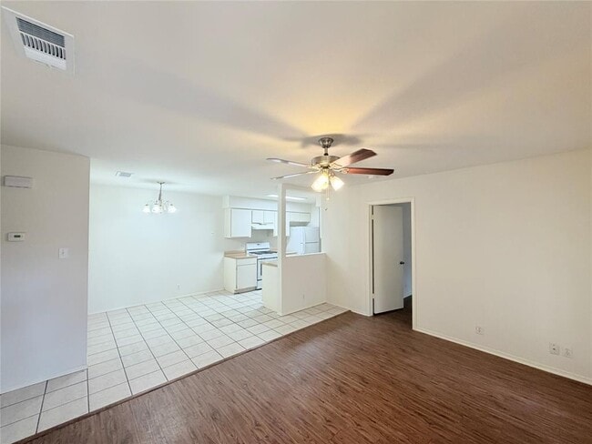 Building Photo - 405 Parkhill Cove