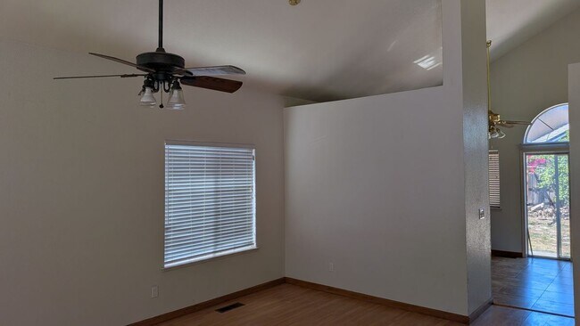 Building Photo - 321 Falcon Ct