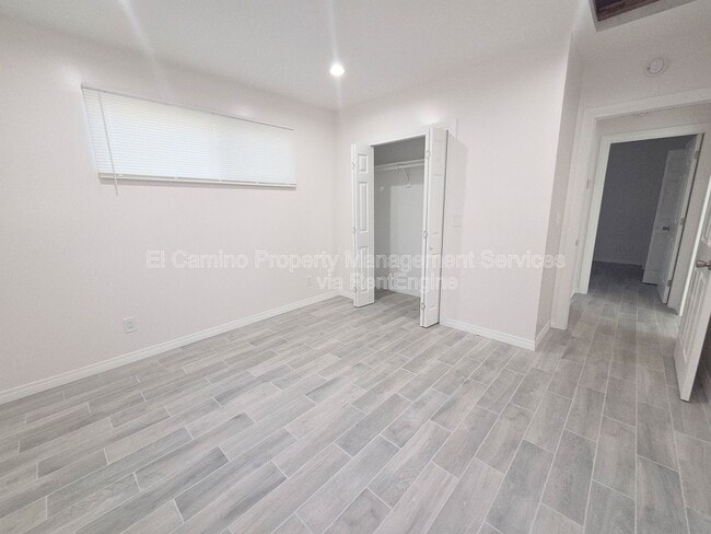 Building Photo - 4064 E 60th St