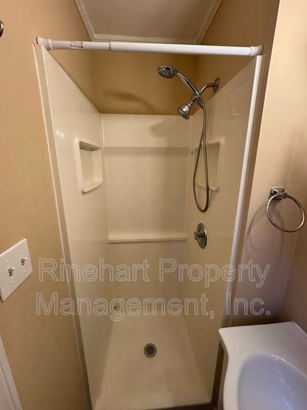 Building Photo - 1042 Westover Cir