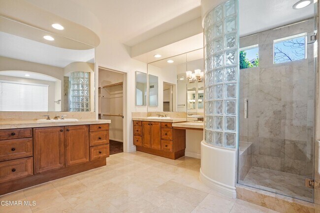 Building Photo - 6077 Mandeville Pl