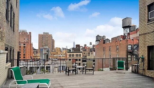 Building Photo - 44 E 12th St