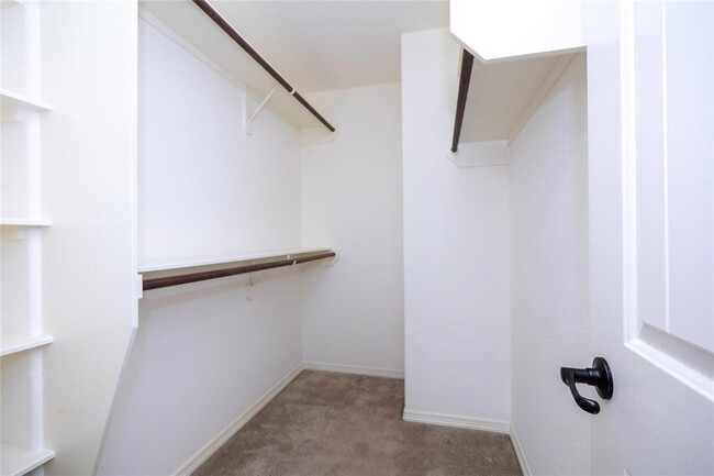 Building Photo - 119 Golfview Ct