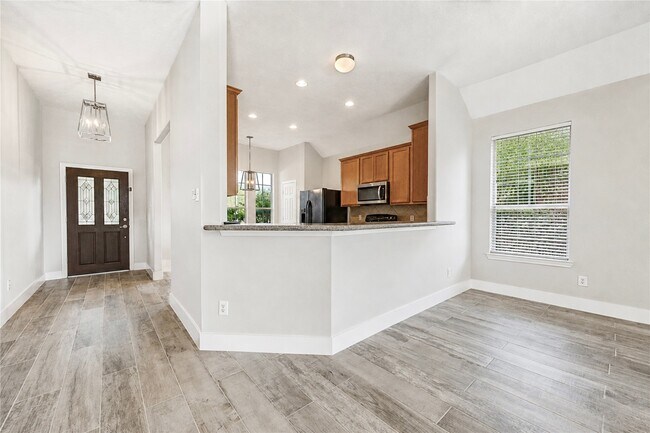 Building Photo - 22027 Field Green Dr