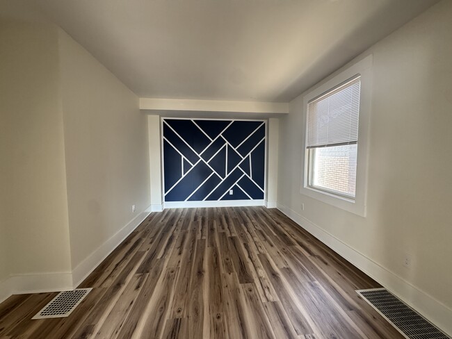 Building Photo - 119 E 20th Ave