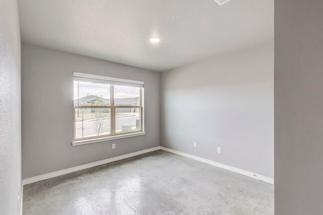 Building Photo - 1733 Dryden Ave