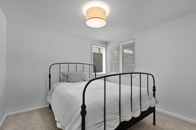 Building Photo - 3bd/2.5ba Seattle House