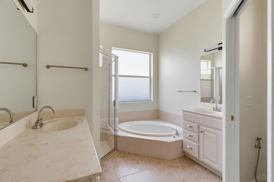 Building Photo - 14525 Mirasol Manor Ct