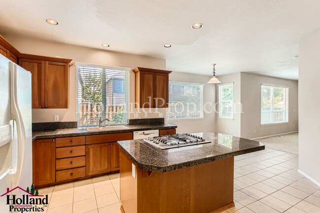 Building Photo - Spacious 4-Bedroom Home in Orenco Gardens ...