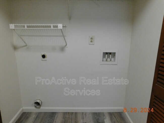 Building Photo - 1461 Thamesford Dr