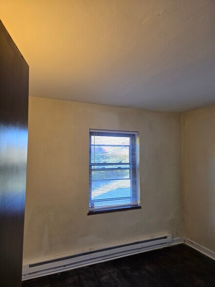 Bed 2 - 539 Hadley Ave