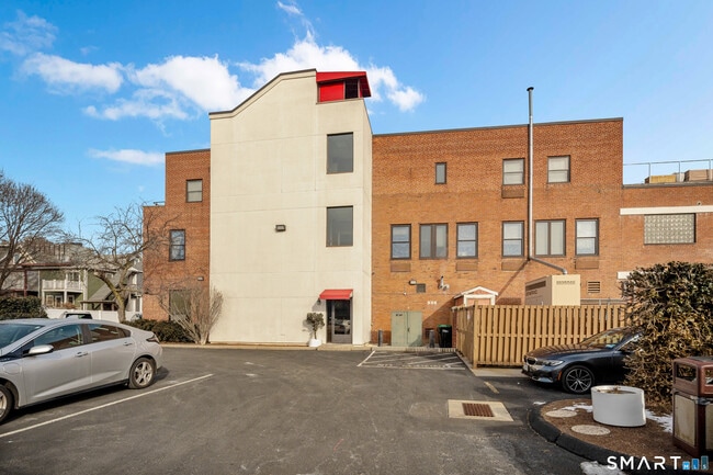 Building Photo - 32 Haviland St