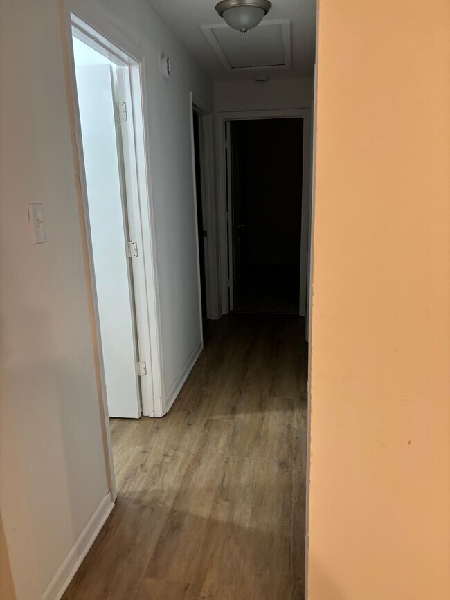 Building Photo - 4311 Ashland Dr