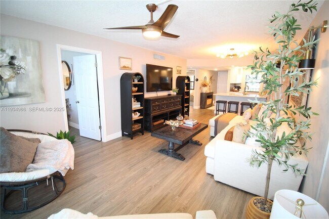 Building Photo - 7370 S Ocean Dr