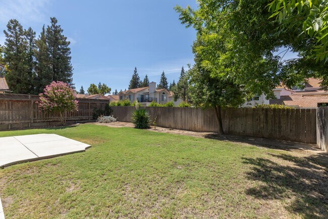 Building Photo - 953 E Buckhill Rd