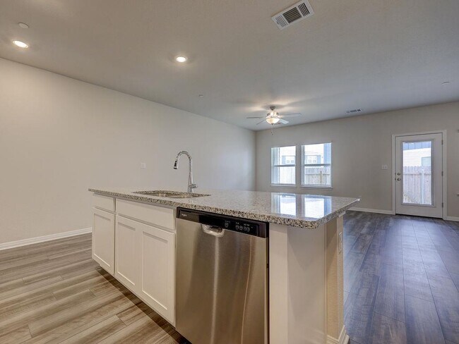 Building Photo - 1850 Settlers Glen Dr