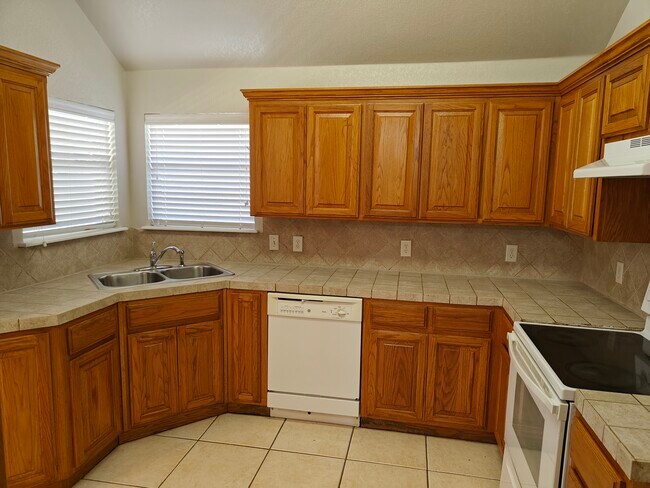 Building Photo - 809 Regiment Way