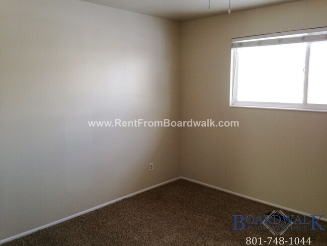 Building Photo - Great 5 Bed Now Available in Riverton