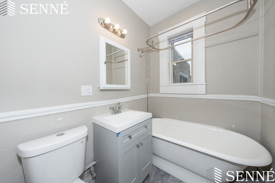 Building Photo - 7 Sherborn Ct