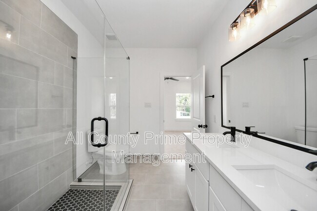 Building Photo - 2708 Bostic St