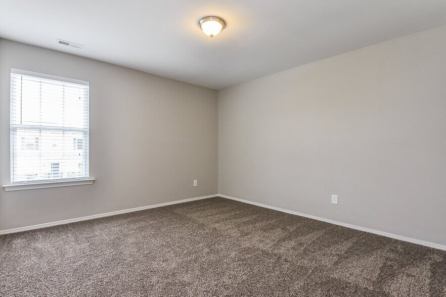 Building Photo - 440 Kerriann Ln