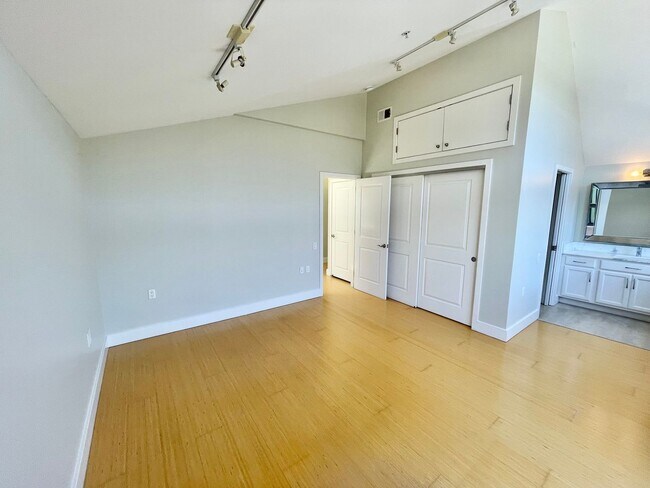 Building Photo - 638 19th St