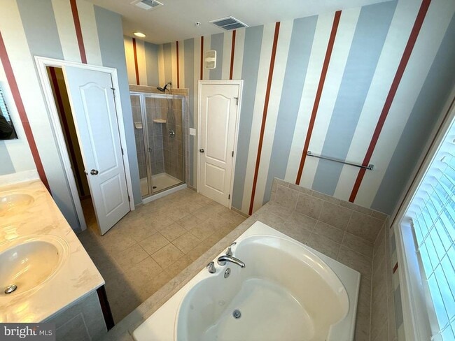 Building Photo - 43132 Thoroughfare Gap Terrace