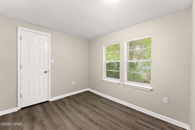 Building Photo - 119 College Ave