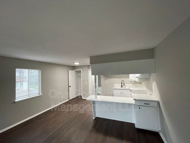 Building Photo - 644 N 31 St