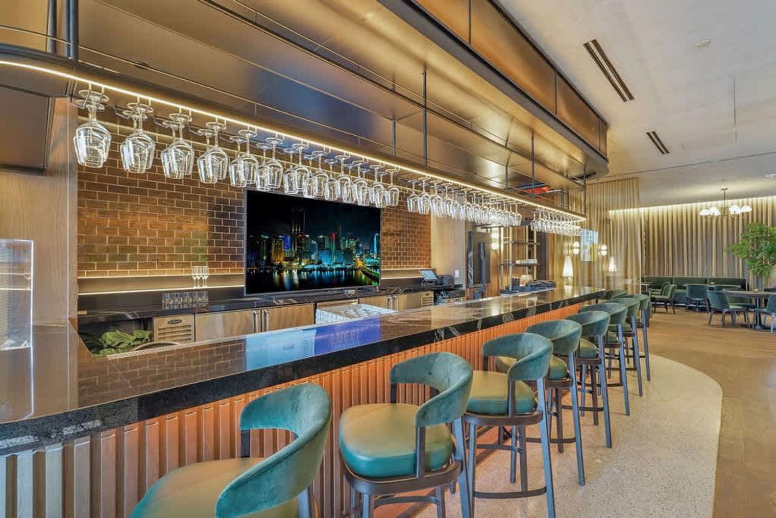 Building Photo - 601 NE 1st Ave