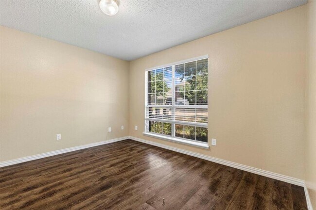 Building Photo - 4953 Sunset Ridge Dr