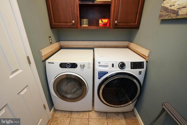 Building Photo - 3727 Village Trail