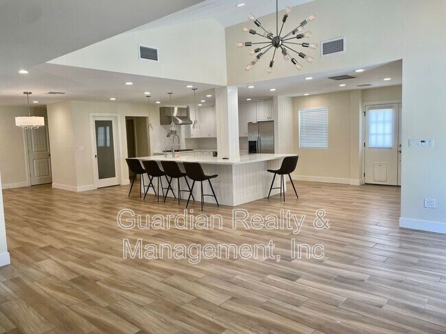 Building Photo - 2930 E Elm St