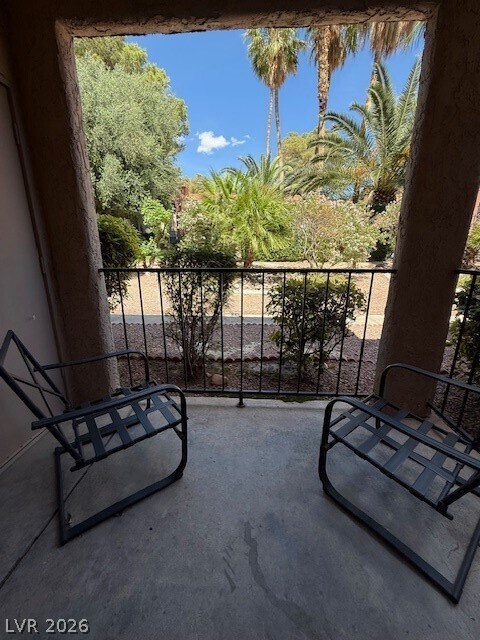 Building Photo - 5576 W Rochelle Ave.