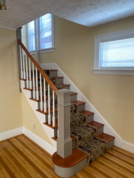 Building Photo - 18 Clearview Ave