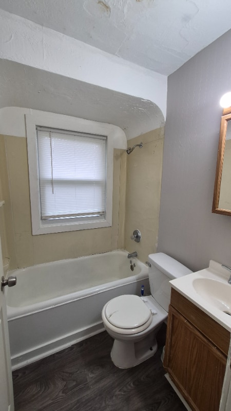 Building Photo - 2028 Revere Ave