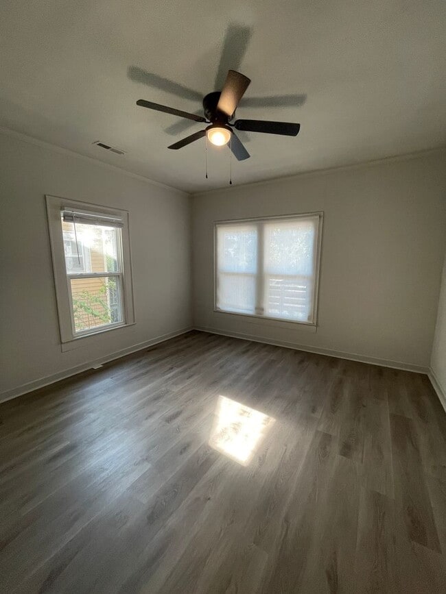Building Photo - 2 bedroom, 1 bathroom home located in the ...