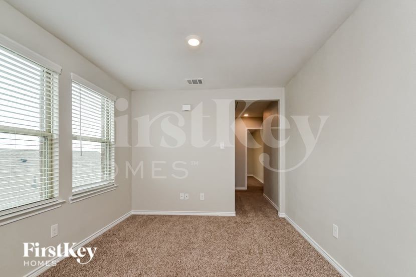 Building Photo - 7509 Continental Dr