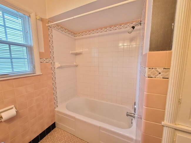 Building Photo - 1103 1st St NW